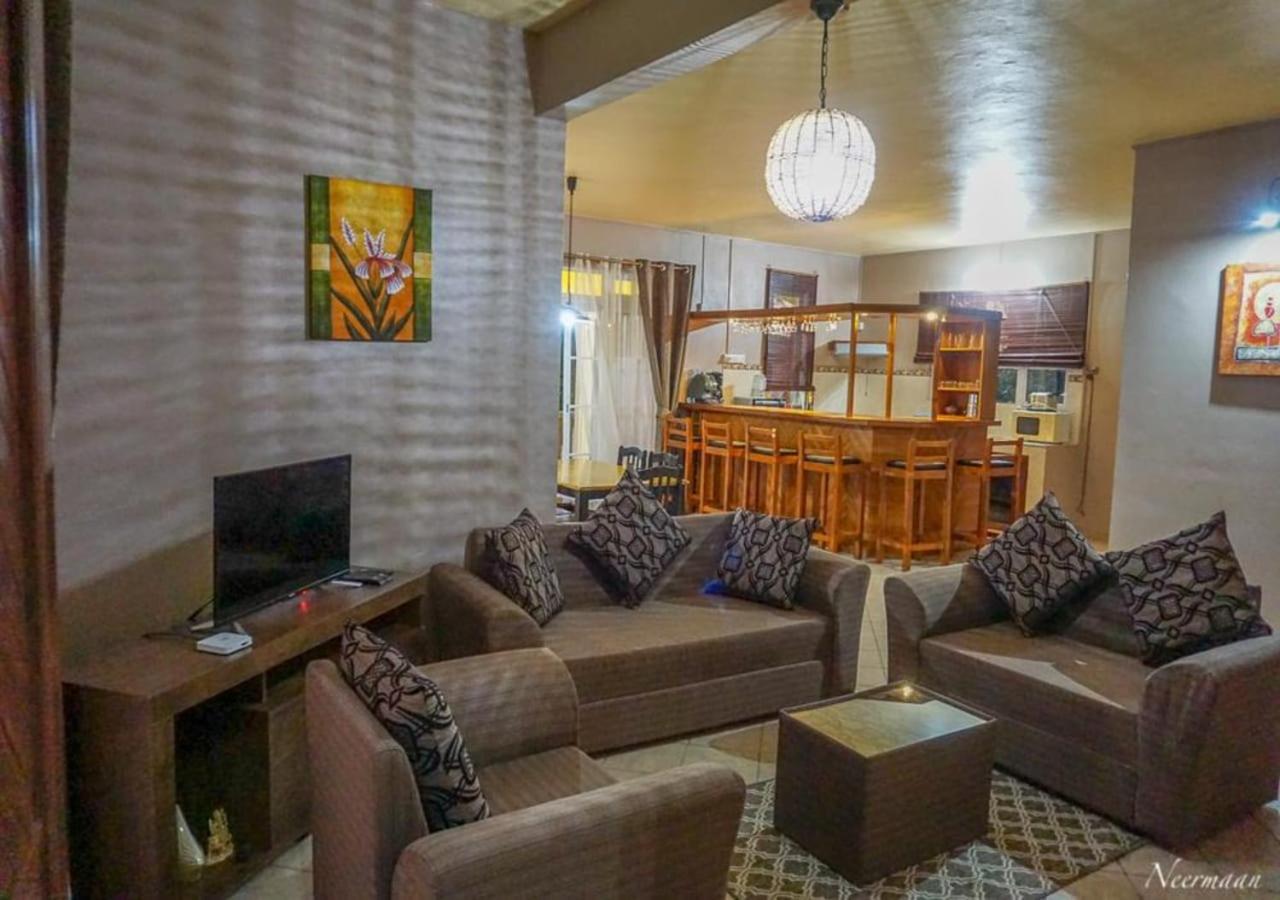 Lukshvilla Private Le Morne Wind N Kite Surfers & Car Mauritius La Gaulette