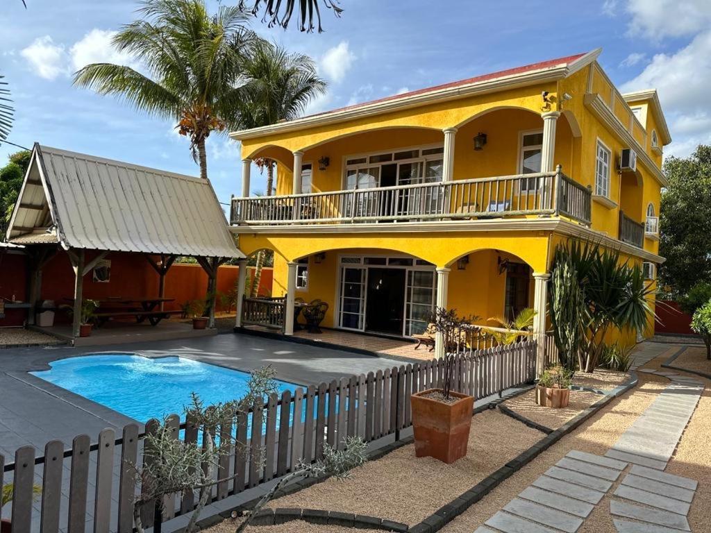 Lukshvilla Private Le Morne Wind N Kite Surfers & Car Mauritius