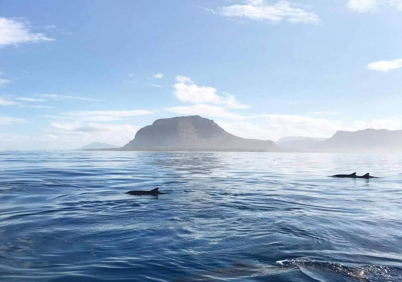Lukshvilla Private Le Morne Wind N Kite Surfers & Car Mauritius La Gaulette