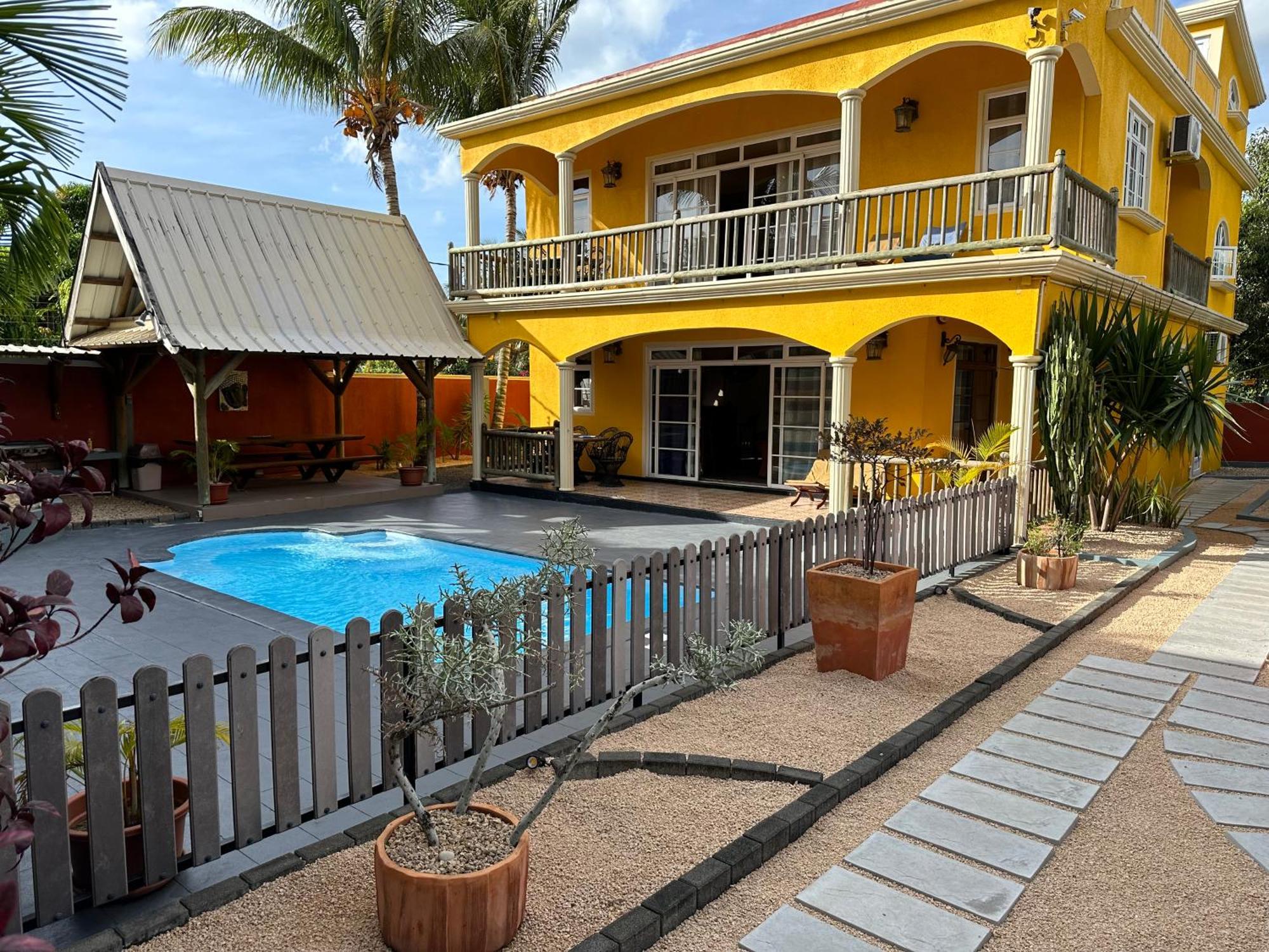 Lukshvilla Private Le Morne Wind N Kite Surfers & Car Mauritius